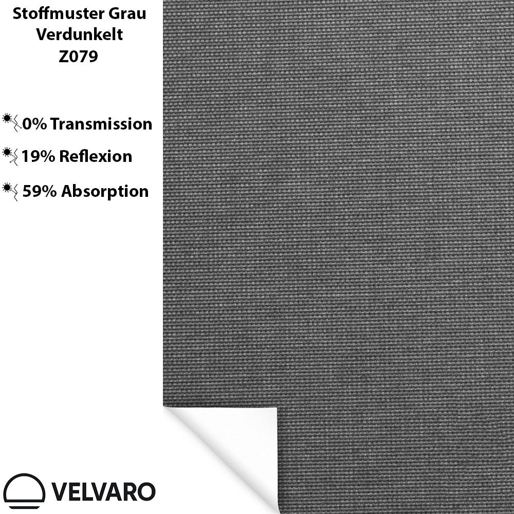 Zimmer mit professioneller Blackout-Lösung am Fenster